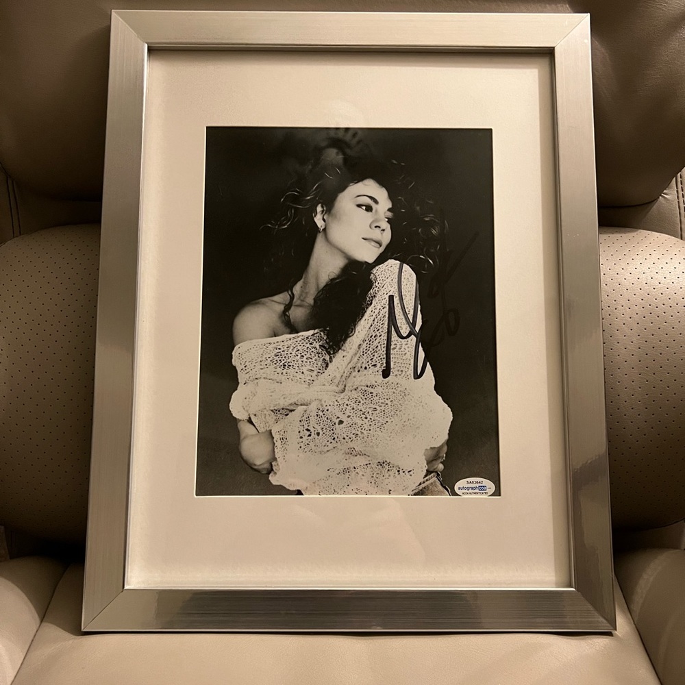 Early Vintage 1990’s Mariah Carey 8x10 Autographed.